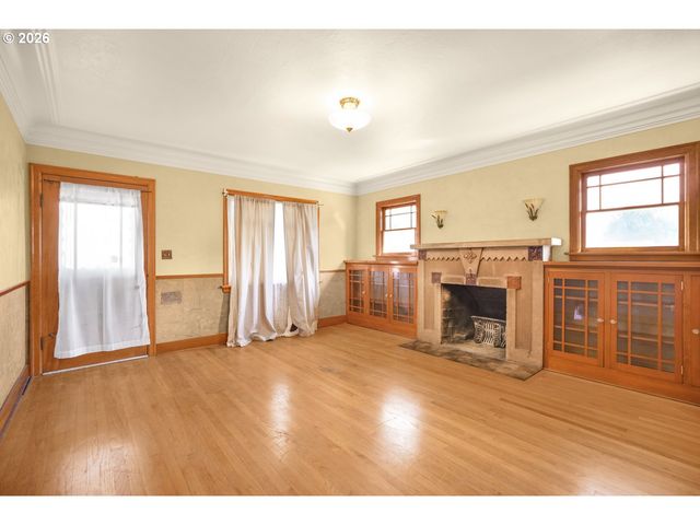 1152 Ne COLUMBIA Blvd, Portland, OR 97211