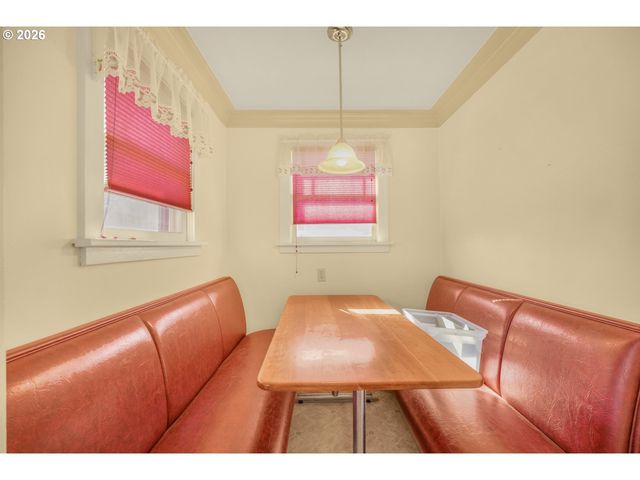 1152 Ne COLUMBIA Blvd, Portland, OR 97211