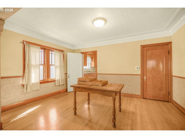 1152 Ne COLUMBIA Blvd, Portland, OR 97211
