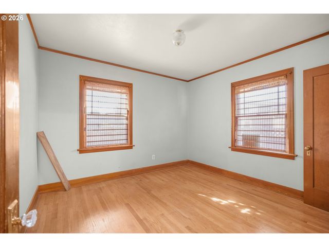 1152 Ne COLUMBIA Blvd, Portland, OR 97211