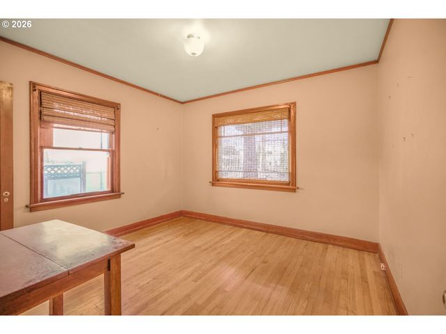 1152 Ne COLUMBIA Blvd, Portland, OR 97211