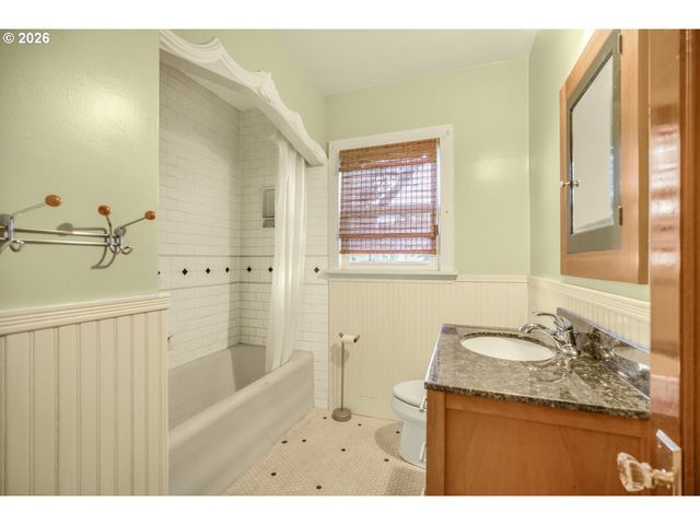 1152 Ne COLUMBIA Blvd, Portland, OR 97211