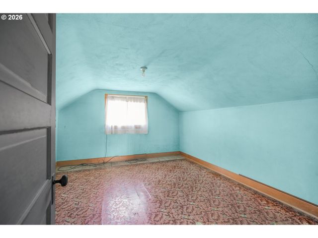 1152 Ne COLUMBIA Blvd, Portland, OR 97211