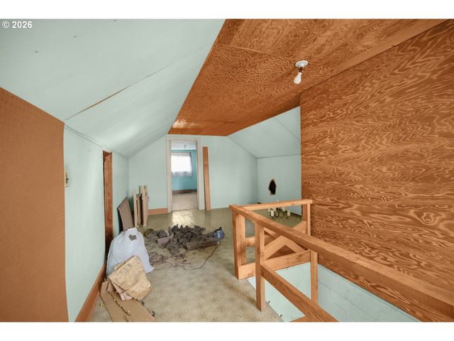 1152 Ne COLUMBIA Blvd, Portland, OR 97211