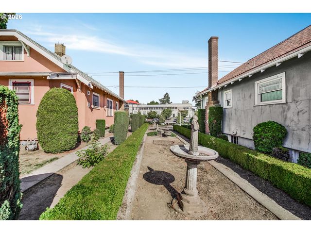 1152 Ne COLUMBIA Blvd, Portland, OR 97211