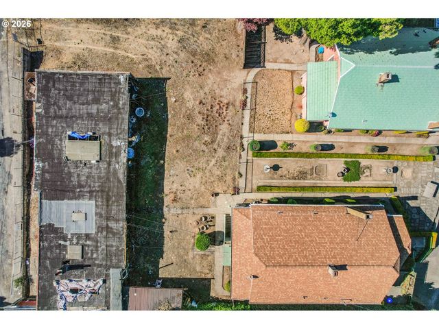 1152 Ne COLUMBIA Blvd, Portland, OR 97211