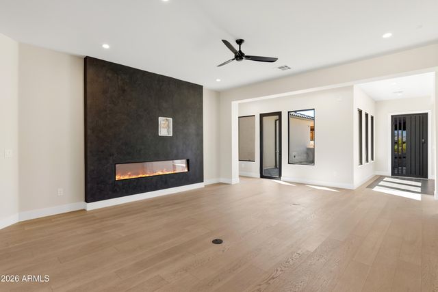 544 E Amber Sun Drive, Phoenix, AZ 85085