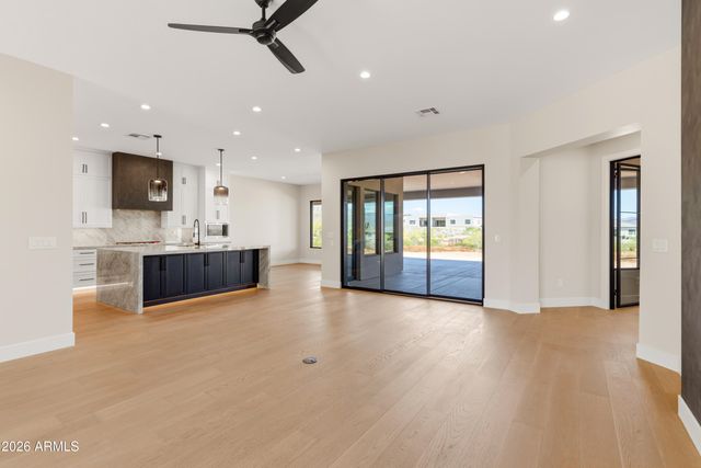 544 E Amber Sun Drive, Phoenix, AZ 85085