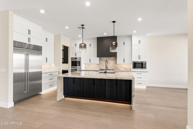 544 E Amber Sun Drive, Phoenix, AZ 85085