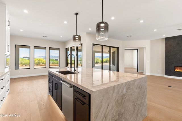 544 E Amber Sun Drive, Phoenix, AZ 85085