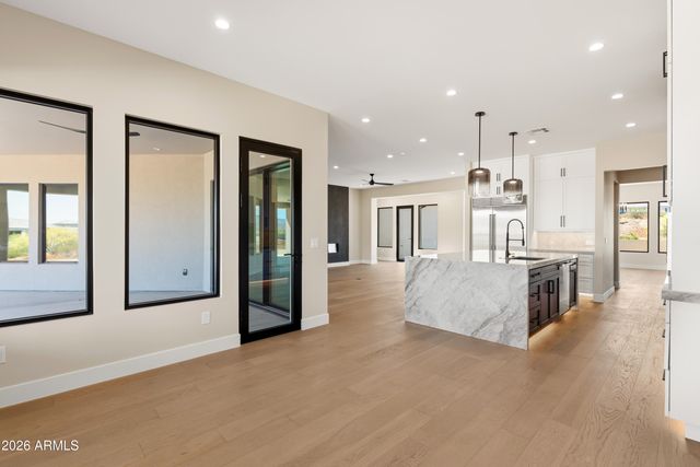 544 E Amber Sun Drive, Phoenix, AZ 85085