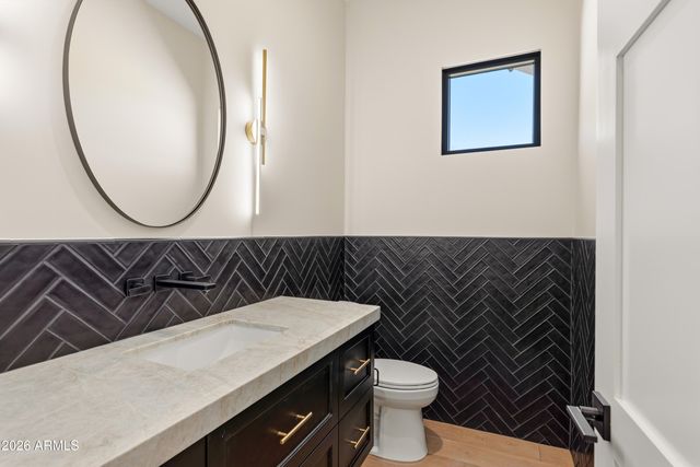 544 E Amber Sun Drive, Phoenix, AZ 85085