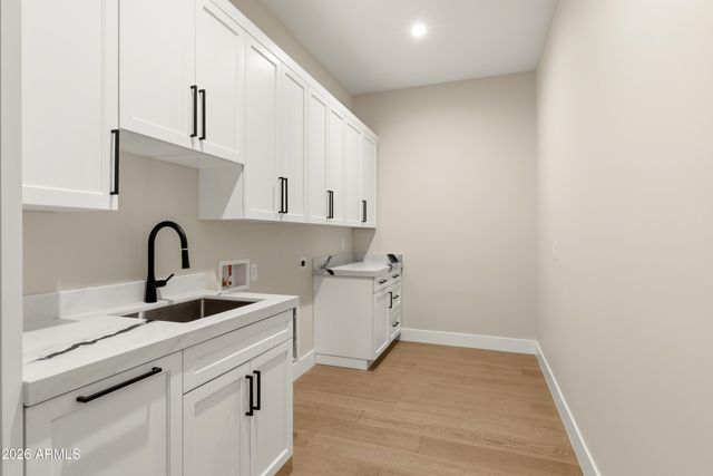 544 E Amber Sun Drive, Phoenix, AZ 85085