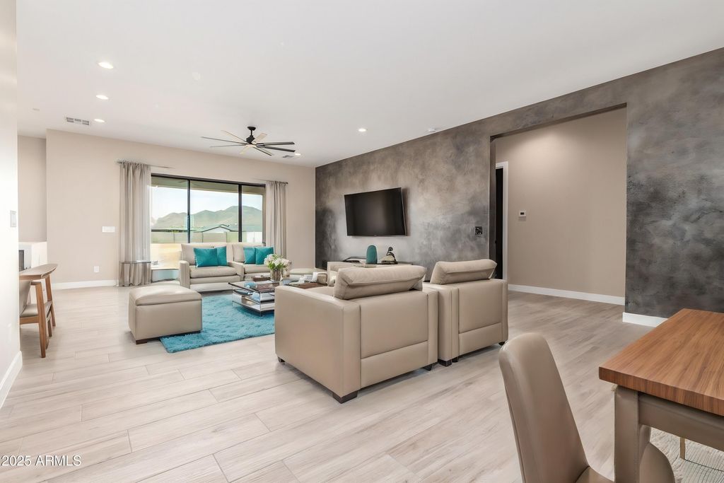 544 E Amber Sun Drive, Phoenix, AZ 85086