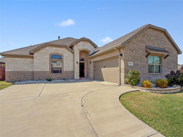 3639 Wintergreen Street, Grand Prairie, TX 76065