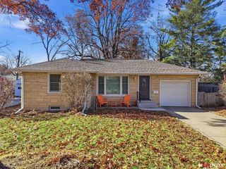 1921 S 45th Street, Lincoln, NE 68506