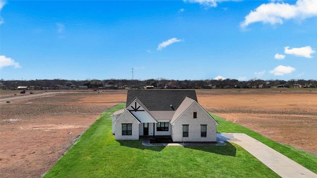 209 Avenida Avenue, Rio Vista, TX 76093