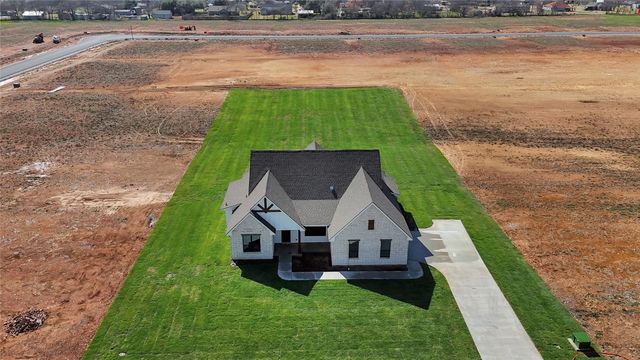 209 Avenida Avenue, Rio Vista, TX 76093