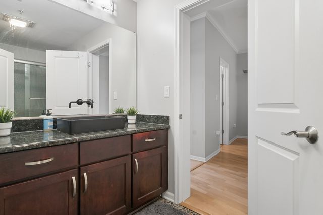 1228 Emerson Street 202, Evanston, IL 60201