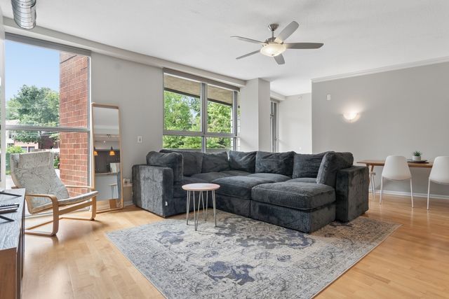 1228 Emerson Street 202, Evanston, IL 60201