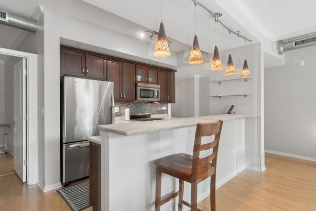 1228 Emerson Street 202, Evanston, IL 60201