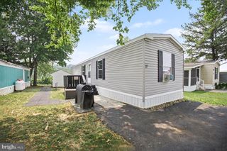 17 LEBANON VALLEY CT, Lebanon, PA 17046