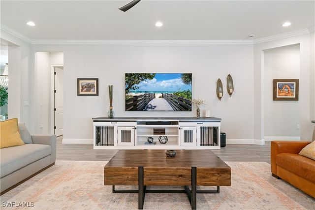 3725 Helmsman DR, Naples, FL 34120