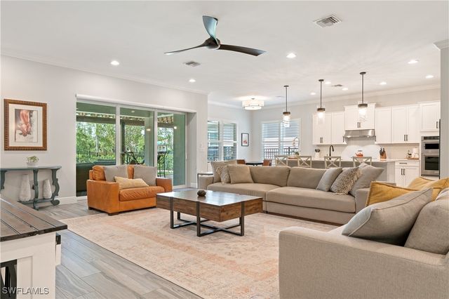 3725 Helmsman DR, Naples, FL 34120