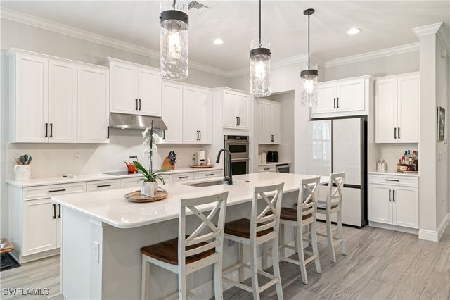 3725 Helmsman DR, Naples, FL 34120