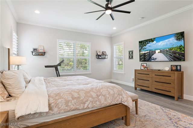 3725 Helmsman DR, Naples, FL 34120