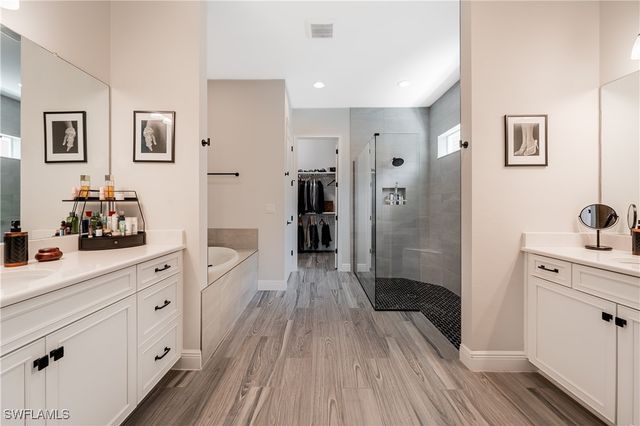 3725 Helmsman DR, Naples, FL 34120