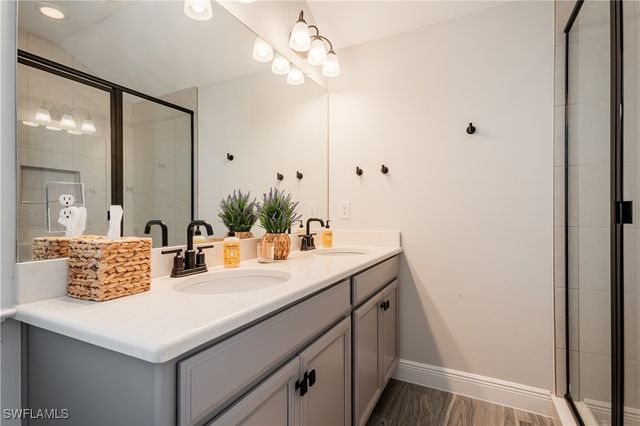 3725 Helmsman DR, Naples, FL 34120