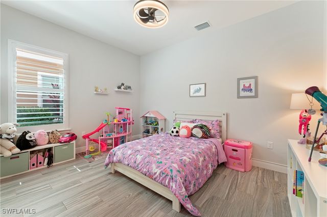 3725 Helmsman DR, Naples, FL 34120