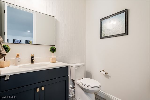 3725 Helmsman DR, Naples, FL 34120