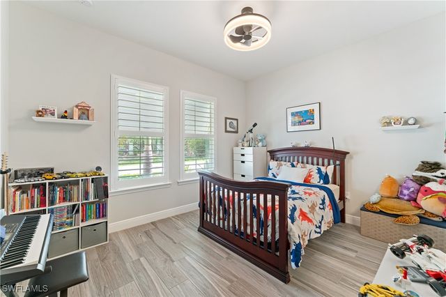 3725 Helmsman DR, Naples, FL 34120