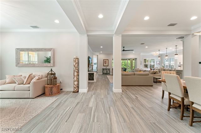 3725 Helmsman DR, Naples, FL 34120