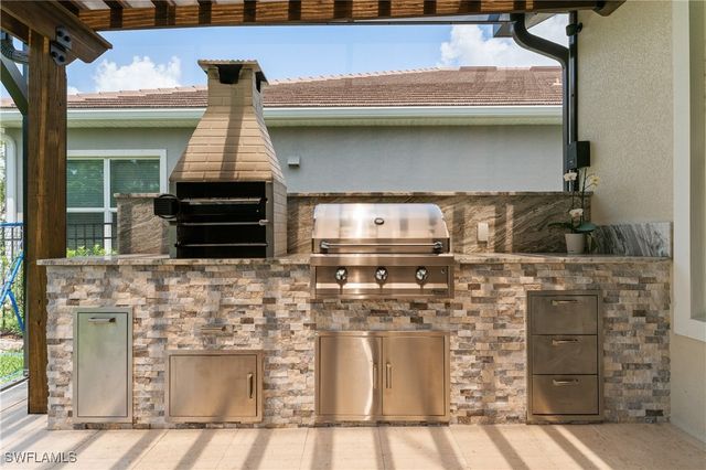 3725 Helmsman DR, Naples, FL 34120