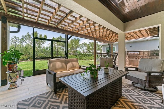 3725 Helmsman DR, Naples, FL 34120