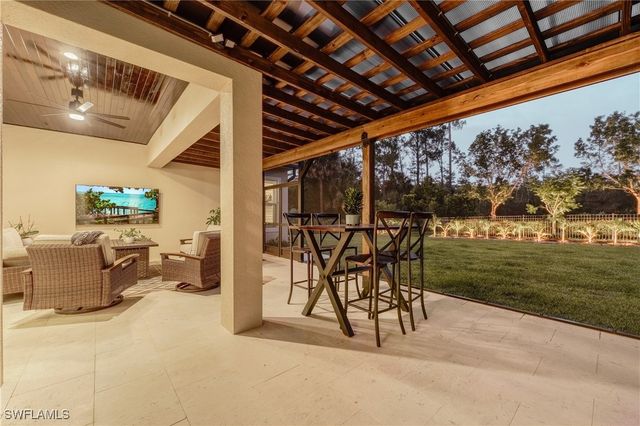 3725 Helmsman DR, Naples, FL 34120