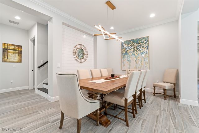 3725 Helmsman DR, Naples, FL 34120