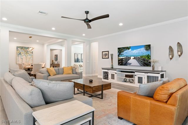 3725 Helmsman DR, Naples, FL 34120