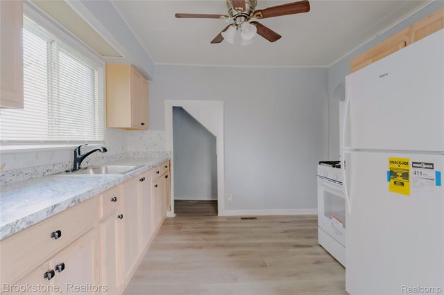 23123 Lambrecht Avenue, Eastpointe, MI 48021