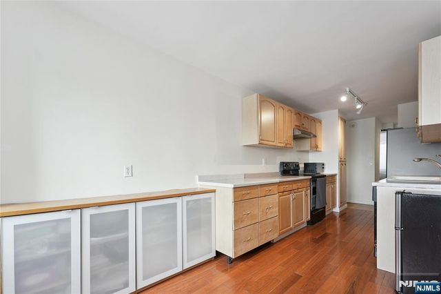 200 Winston Drive 1902, Cliffside Park, NJ 07010