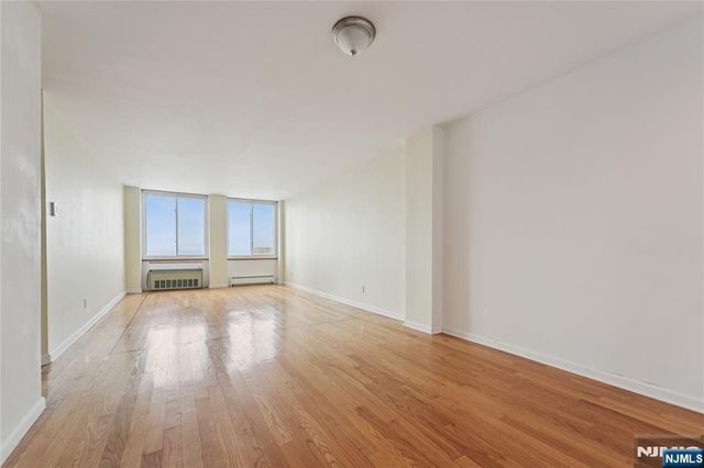 200 Winston Drive 1902, Cliffside Park, NJ 07010