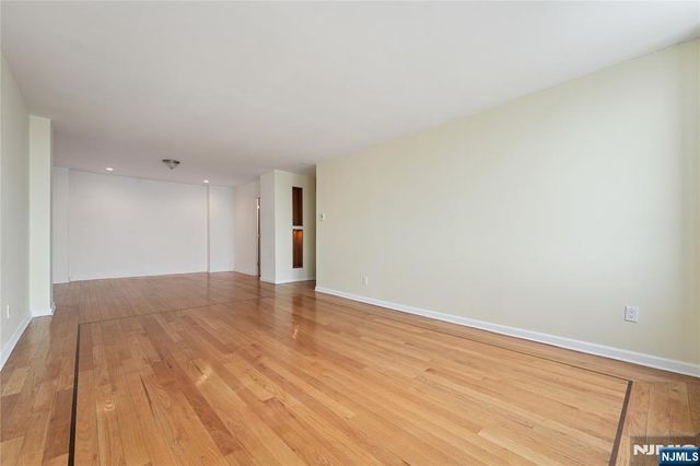 200 Winston Drive 1902, Cliffside Park, NJ 07010