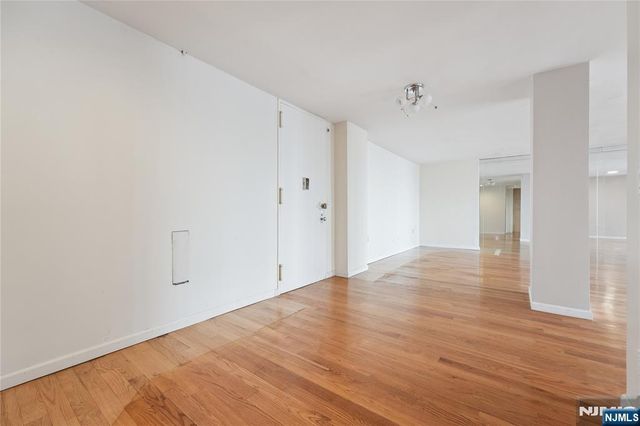 200 Winston Drive 1902, Cliffside Park, NJ 07010