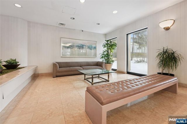 200 Winston Drive 1902, Cliffside Park, NJ 07010