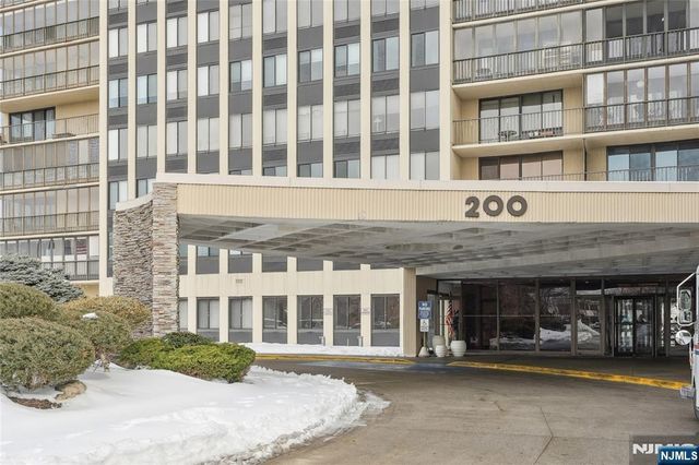 200 Winston Drive 1902, Cliffside Park, NJ 07010
