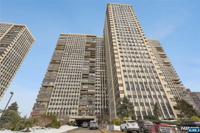 200 Winston Drive 1902, Cliffside Park, NJ 07010