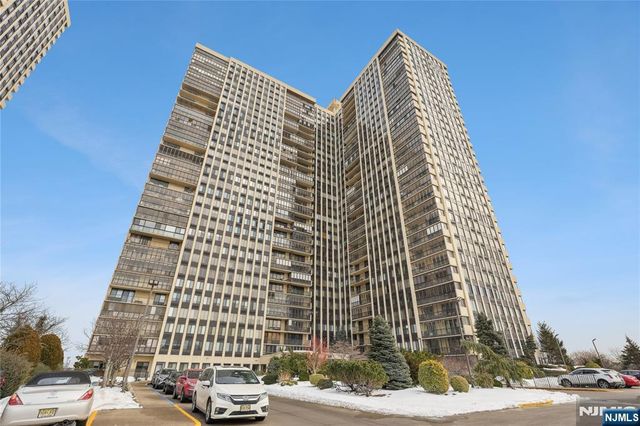 200 Winston Drive 1902, Cliffside Park, NJ 07010